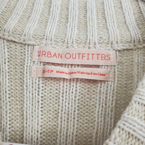 Urban Outfitters Sweater Turtle Neck XS Extra Small Beige 3/4 Sleeve cropped - Picture 2 of 4